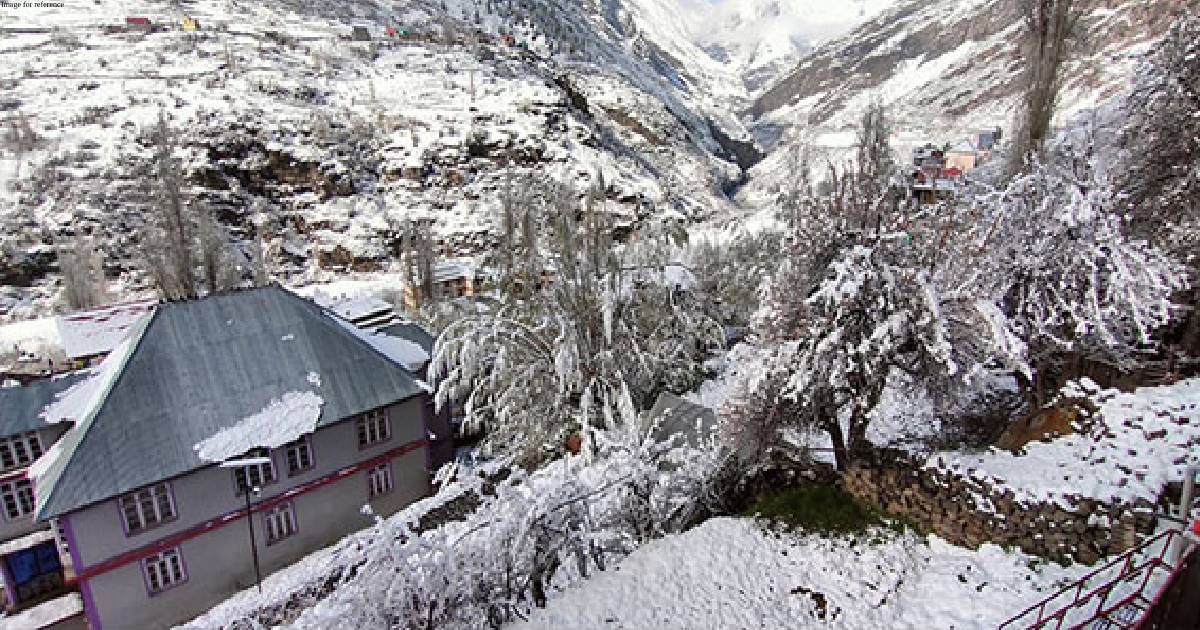 Himachal Pradesh: Lahaul-Spiti district receives fresh snowfall